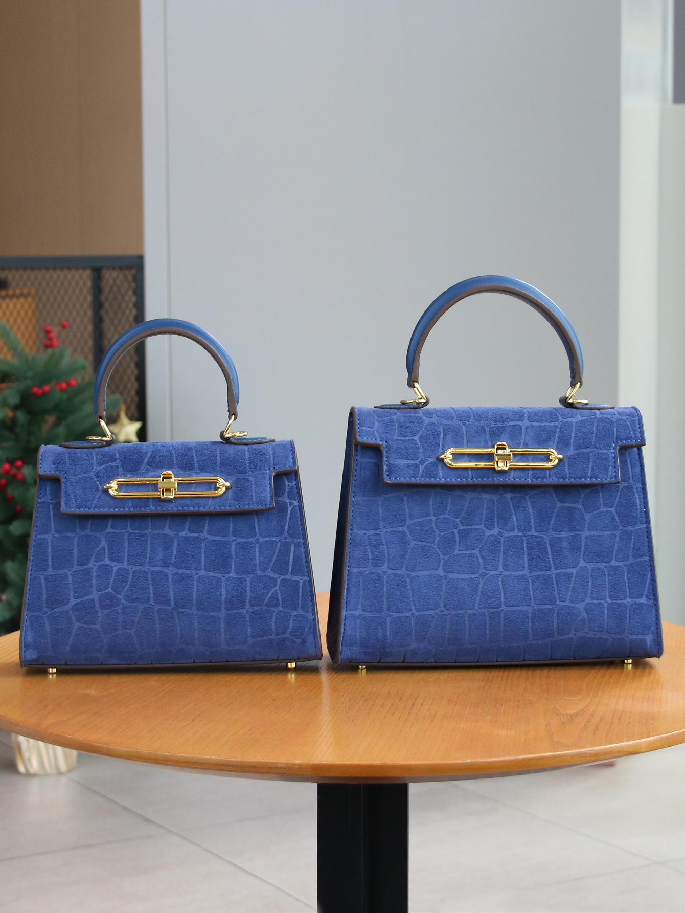 Leatherwork Patterns - Fall/winter 2025 retro frosted crocodile pattern